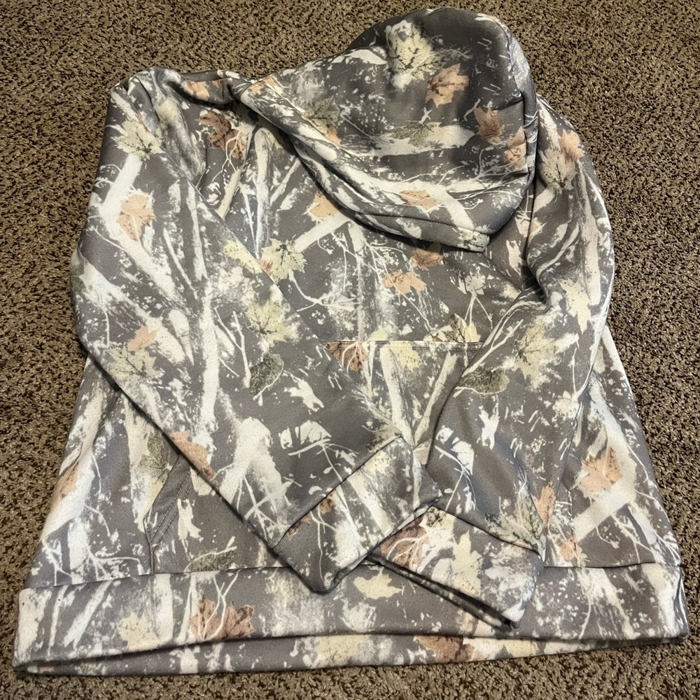 Women’s Camo Sweatshirt